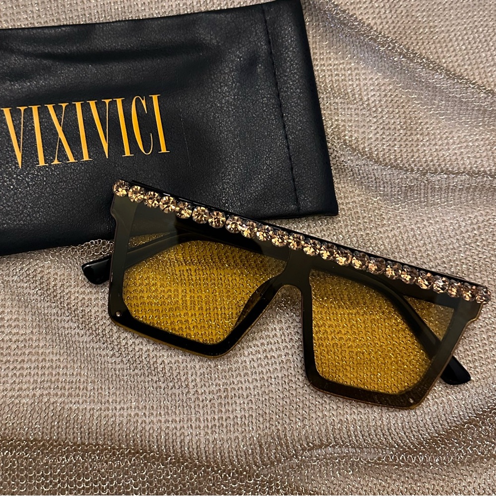 Rhinestone flat top shield sunglasses w/ case